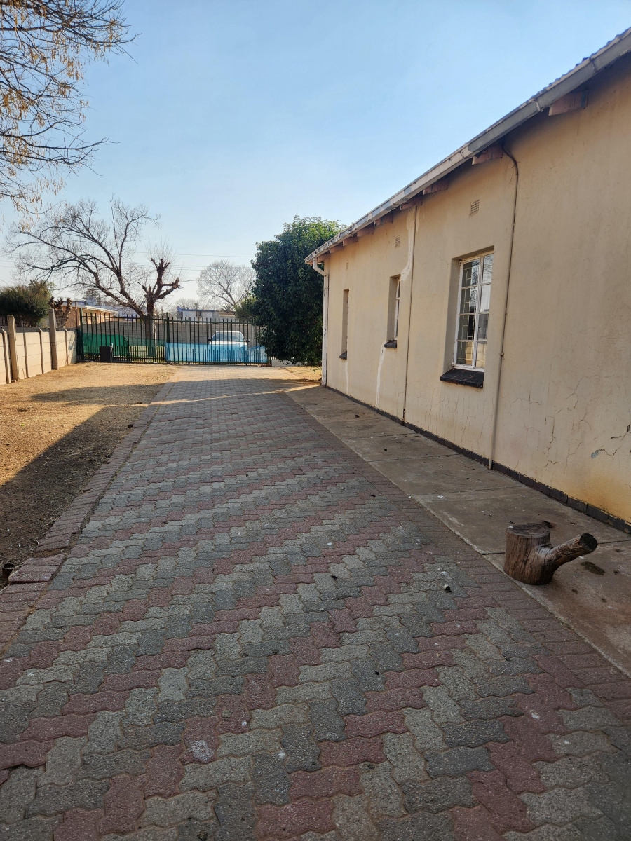 4 Bedroom Property for Sale in Hennenman Free State
